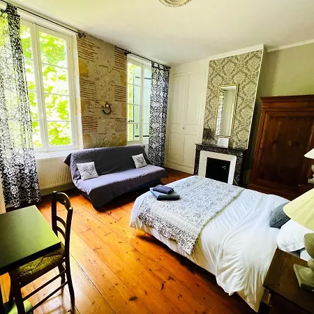 Domaine Le Baraillot, Chambres Et Repas D'Hotes, Soiree Etape Aiguillon Exterior photo