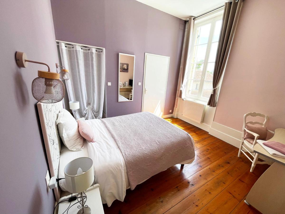 Bed & Breakfast Domaine Le Baraillot, Et Repas D'hotes, Soiree Etape Aiguillon