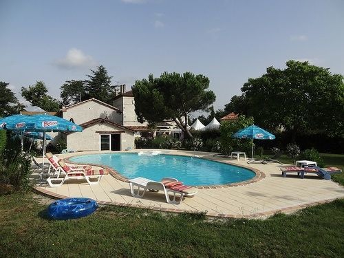 Domaine Le Baraillot, Et Repas D'hotes, Soiree Etape Aiguillon