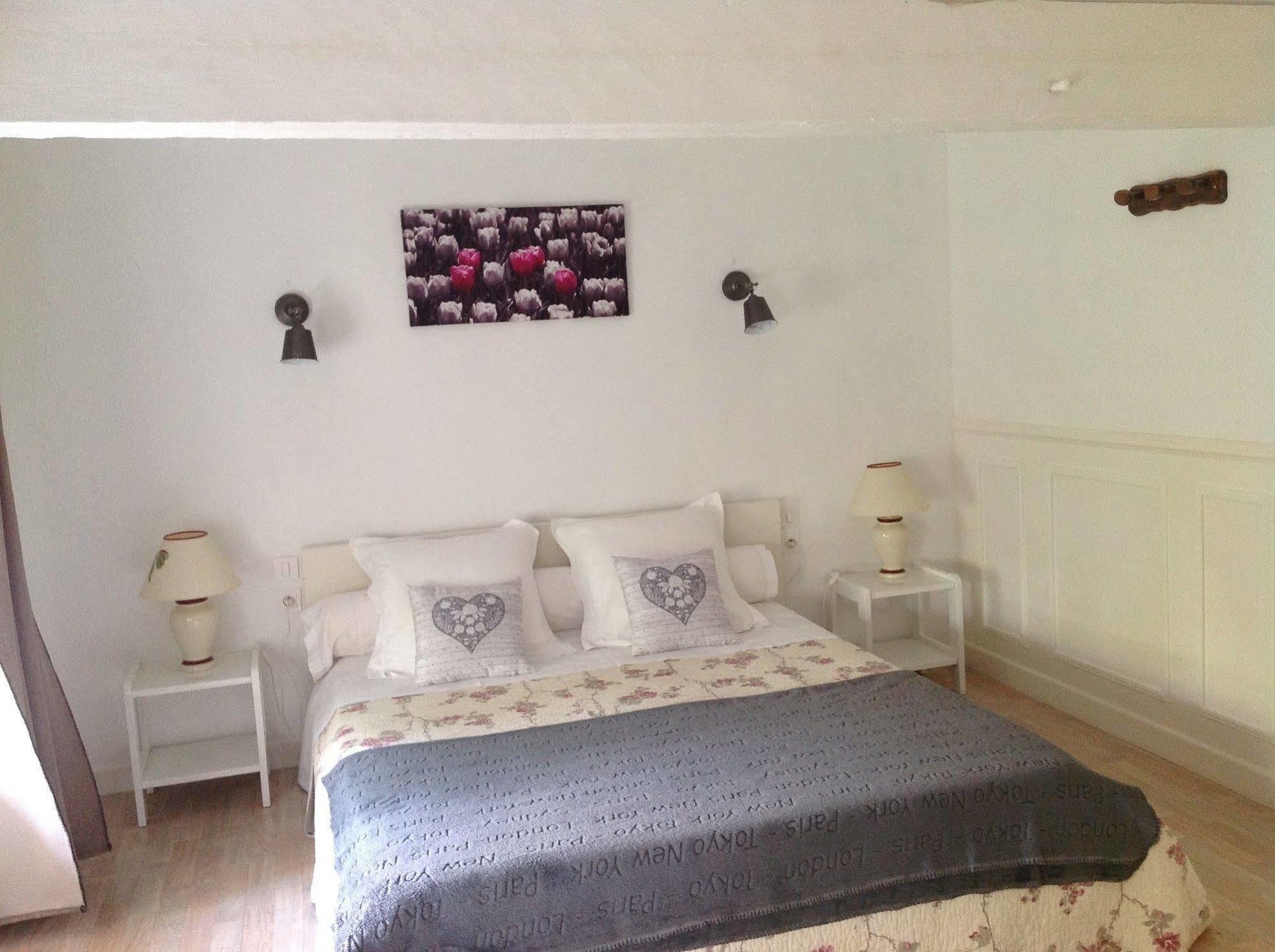 Bed & Breakfast Domaine Le Baraillot, Et Repas D'hotes, Soiree Etape Aiguillon