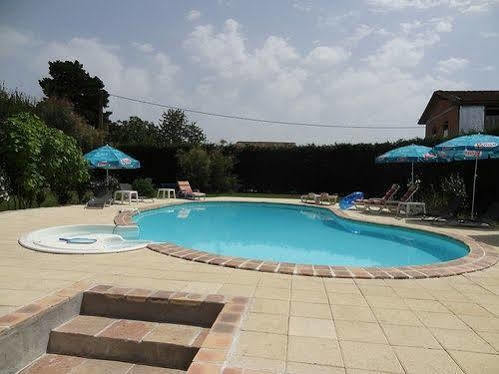 Domaine Le Baraillot, Et Repas D'hotes, Soiree Etape Aiguillon